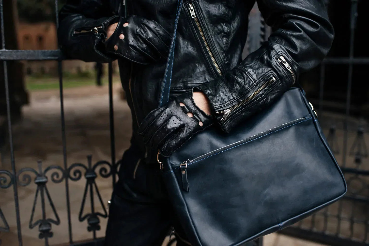 Everyday Leather Messenger with Zip | Squad