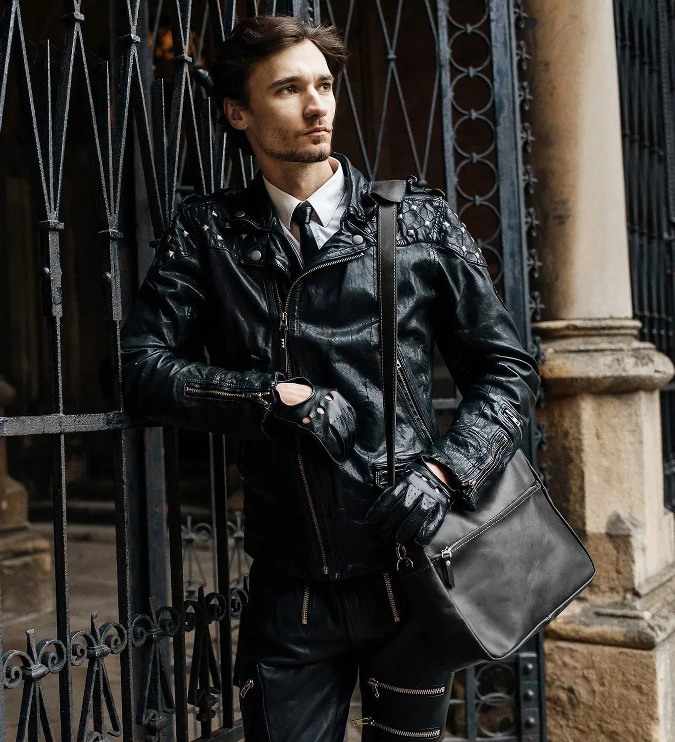 Everyday Leather Messenger with Zip | Squad
