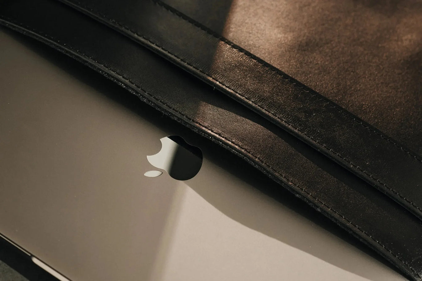 Timeless Leather MacBook Sleeve – All Sizes with Felt Lining