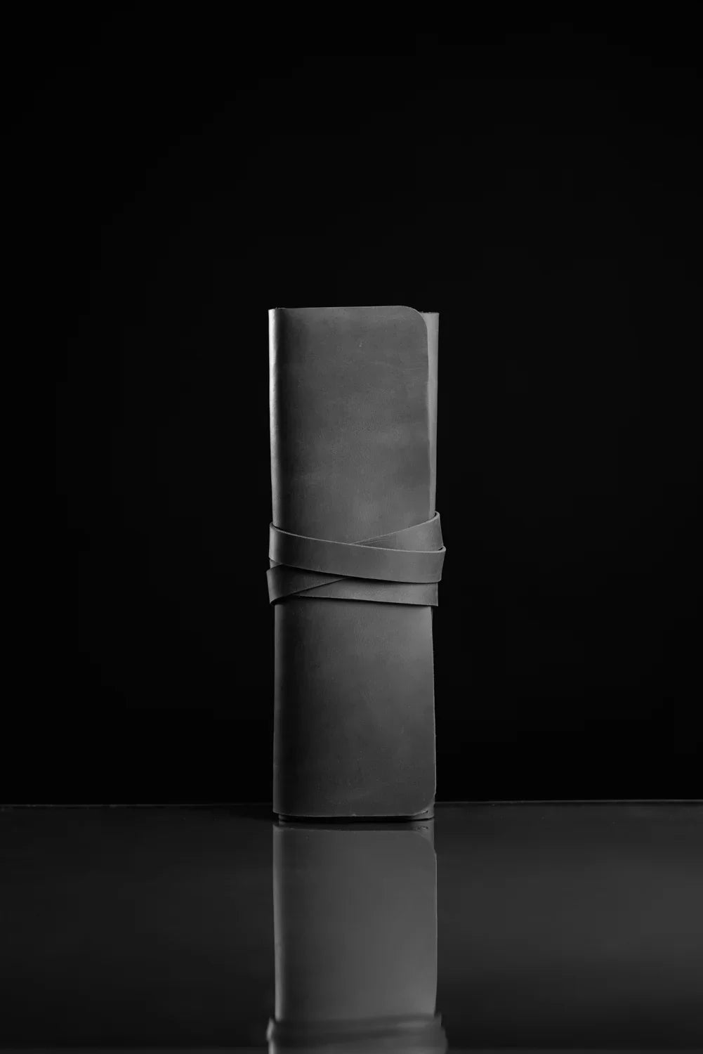 Leather Brush Roll Organizer – Waxed Matte Leather for Brushes & Tools