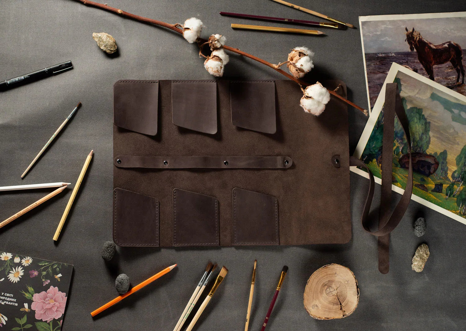 Leather Brush Roll Organizer – Waxed Matte Leather for Brushes & Tools