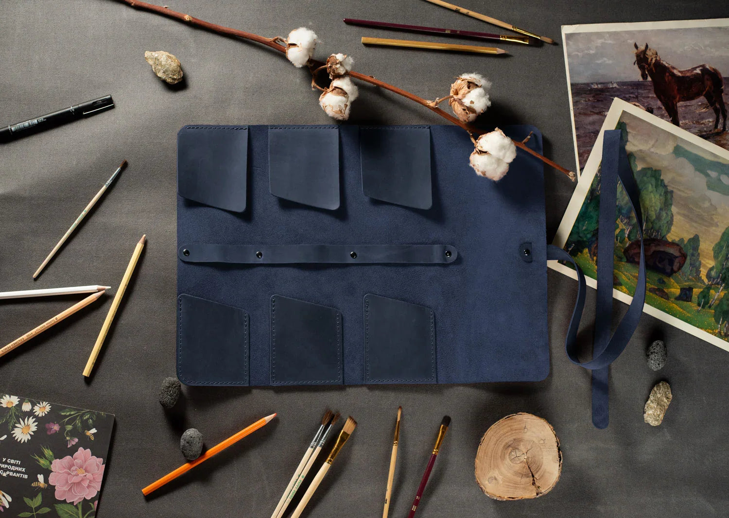 Leather Brush Roll Organizer – Waxed Matte Leather for Brushes & Tools