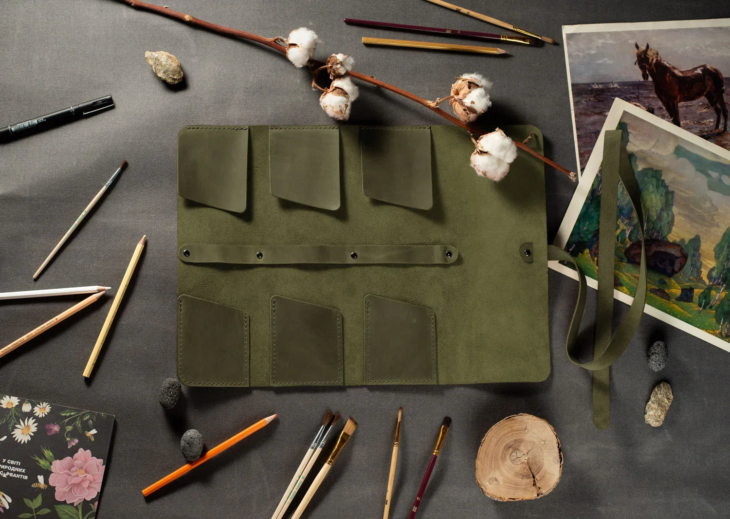 Leather Brush Roll Organizer – Waxed Matte Leather for Brushes & Tools