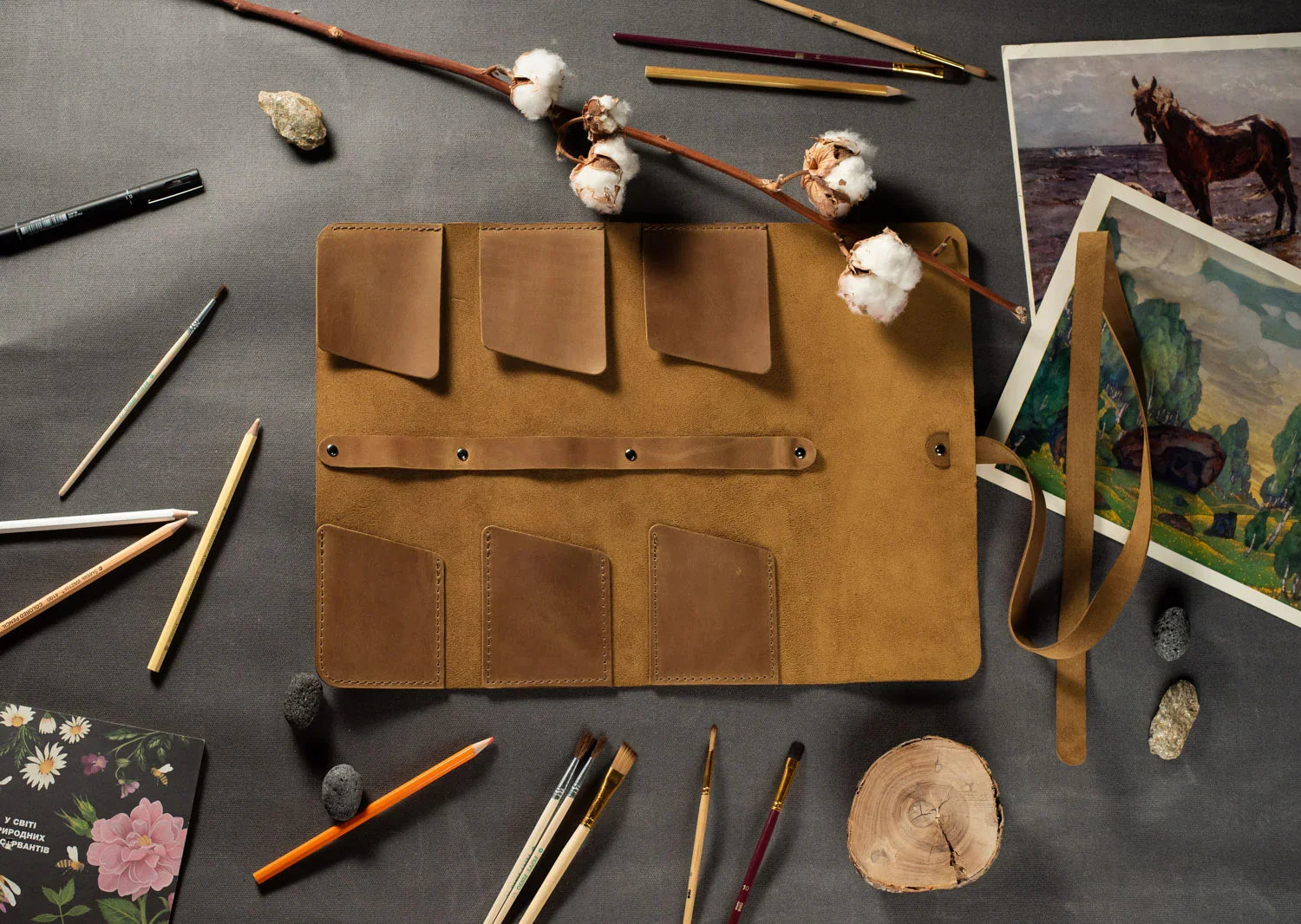 Leather Brush Roll Organizer – Waxed Matte Leather for Brushes & Tools