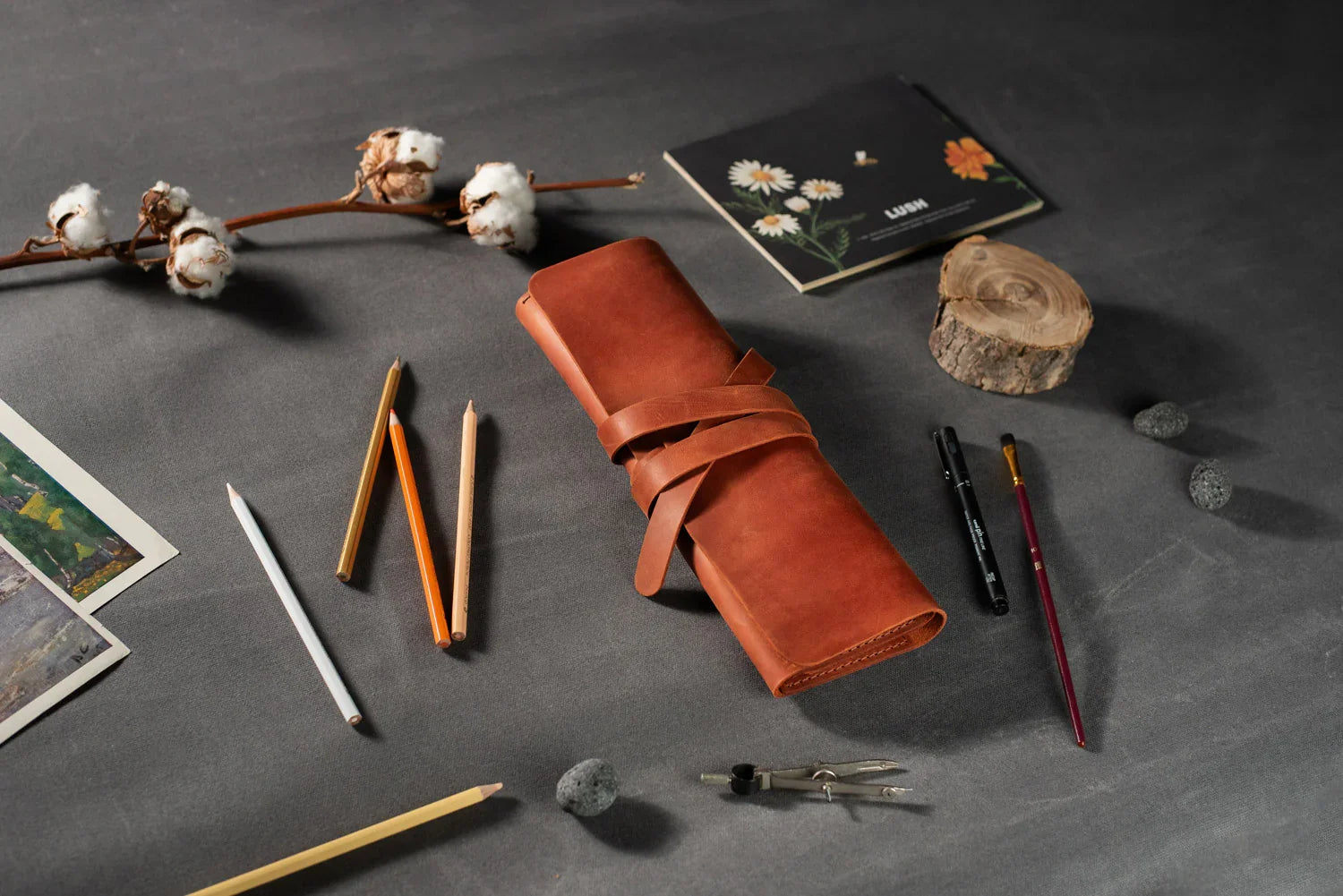 Leather Brush Roll Organizer – Waxed Matte Leather for Brushes & Tools