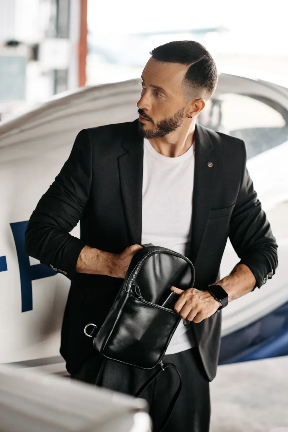 Smooth Leather Sling Bag – Everyday Men’s Crossbody