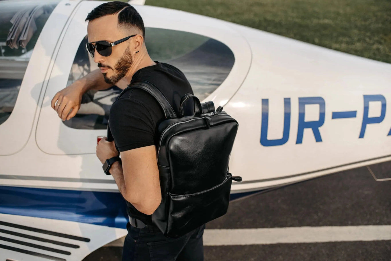 Leather Backpack for Laptop - Nomad | Black - Wenderfarer