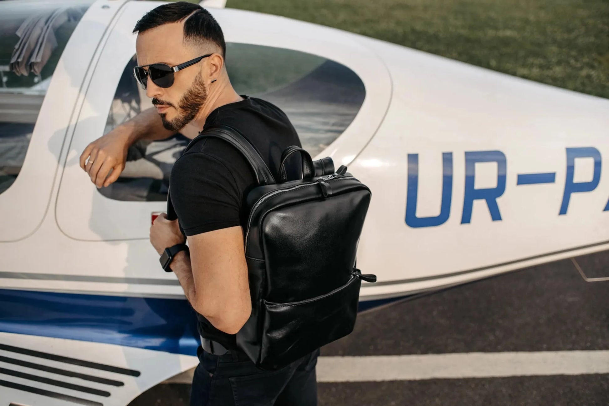 Leather Backpack for Laptop - Nomad | Black - Wenderfarer