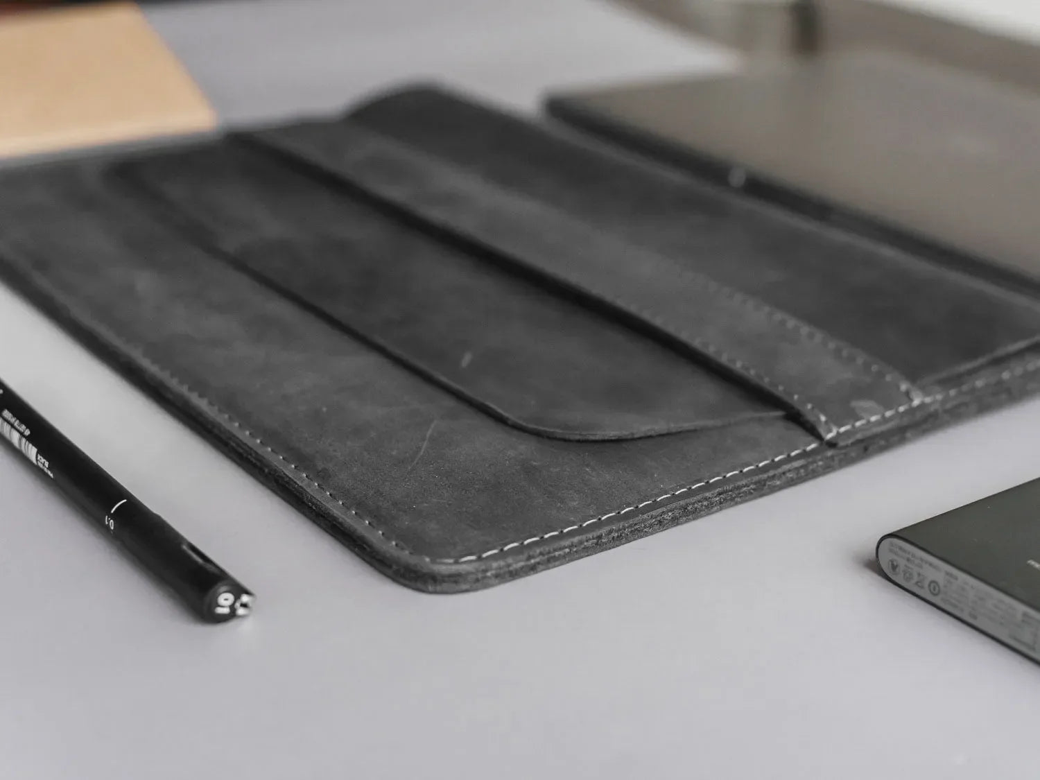 Distressed Leather Laptop Sleeve for MacBook – Aesthetic & All Sizes