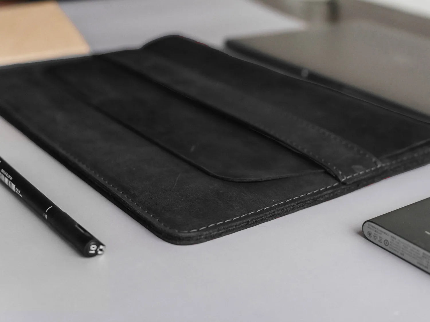 Distressed Leather Laptop Sleeve for MacBook – Aesthetic & All Sizes