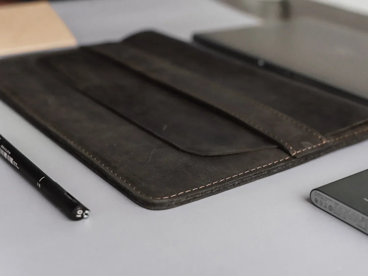 Distressed Leather Laptop Sleeve for MacBook – Aesthetic & All Sizes