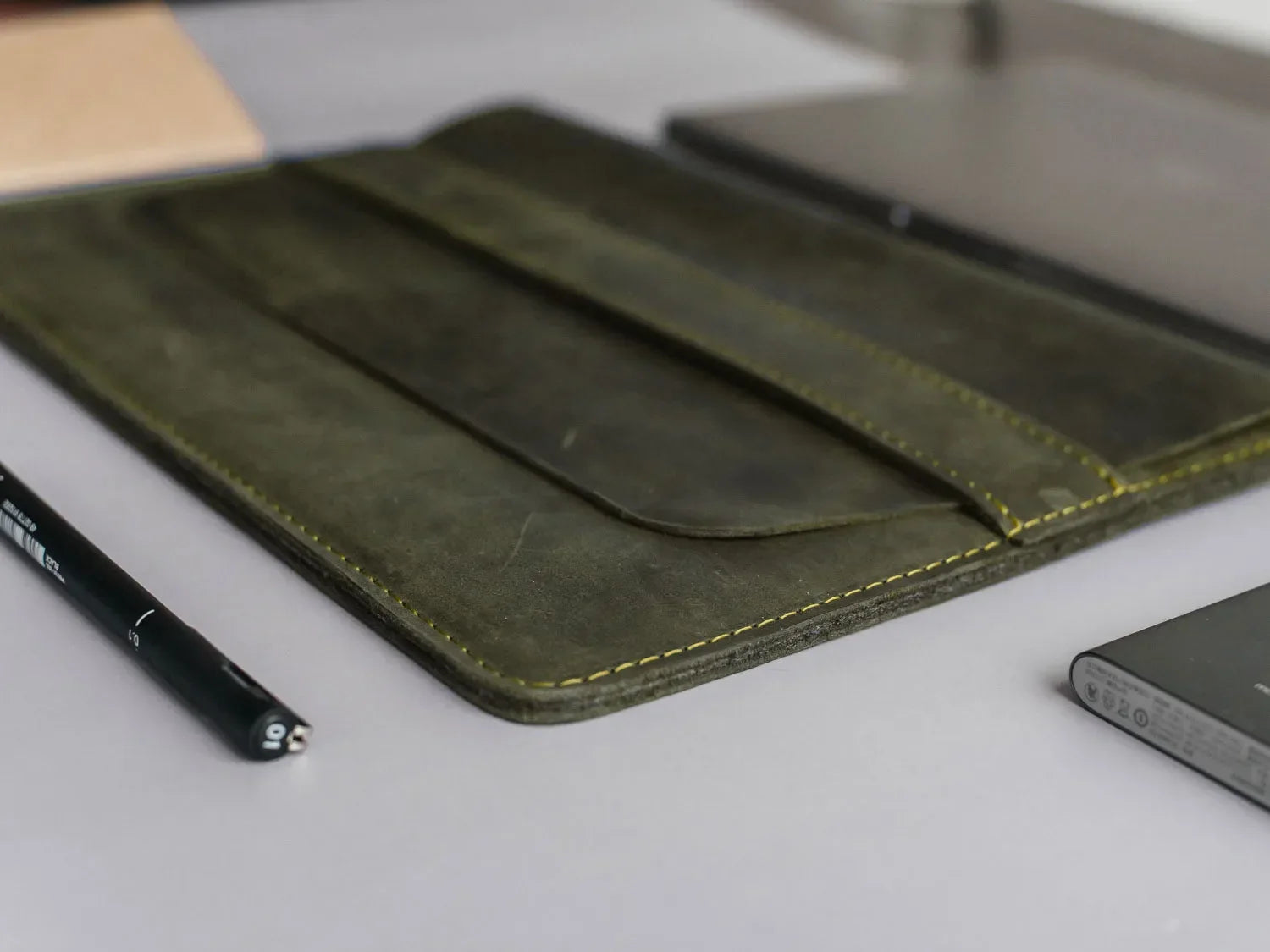 Distressed Leather Laptop Sleeve for MacBook – Aesthetic & All Sizes