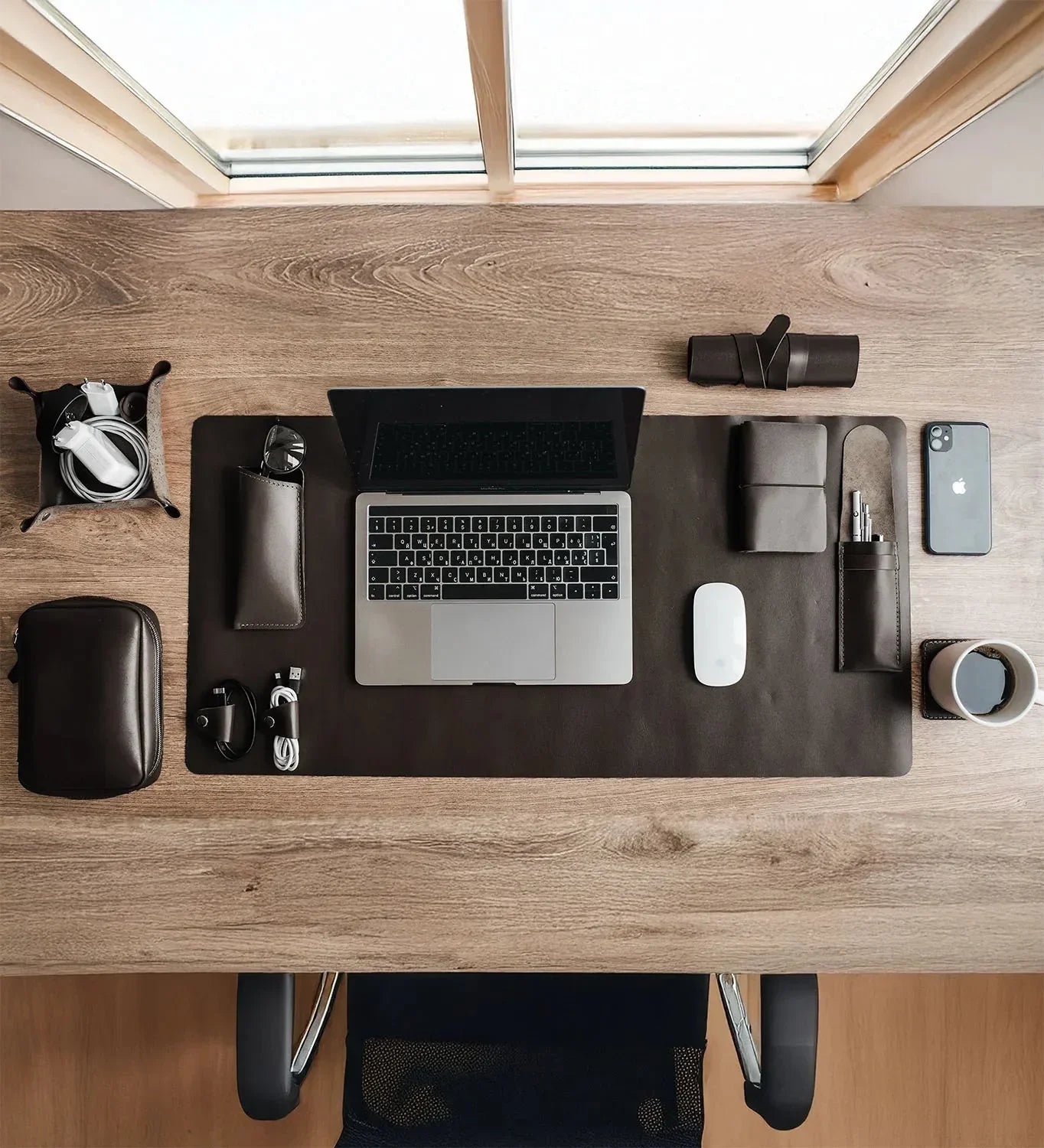 Premium Smooth Leather Desk Mat – Laptop & Mouse Surface