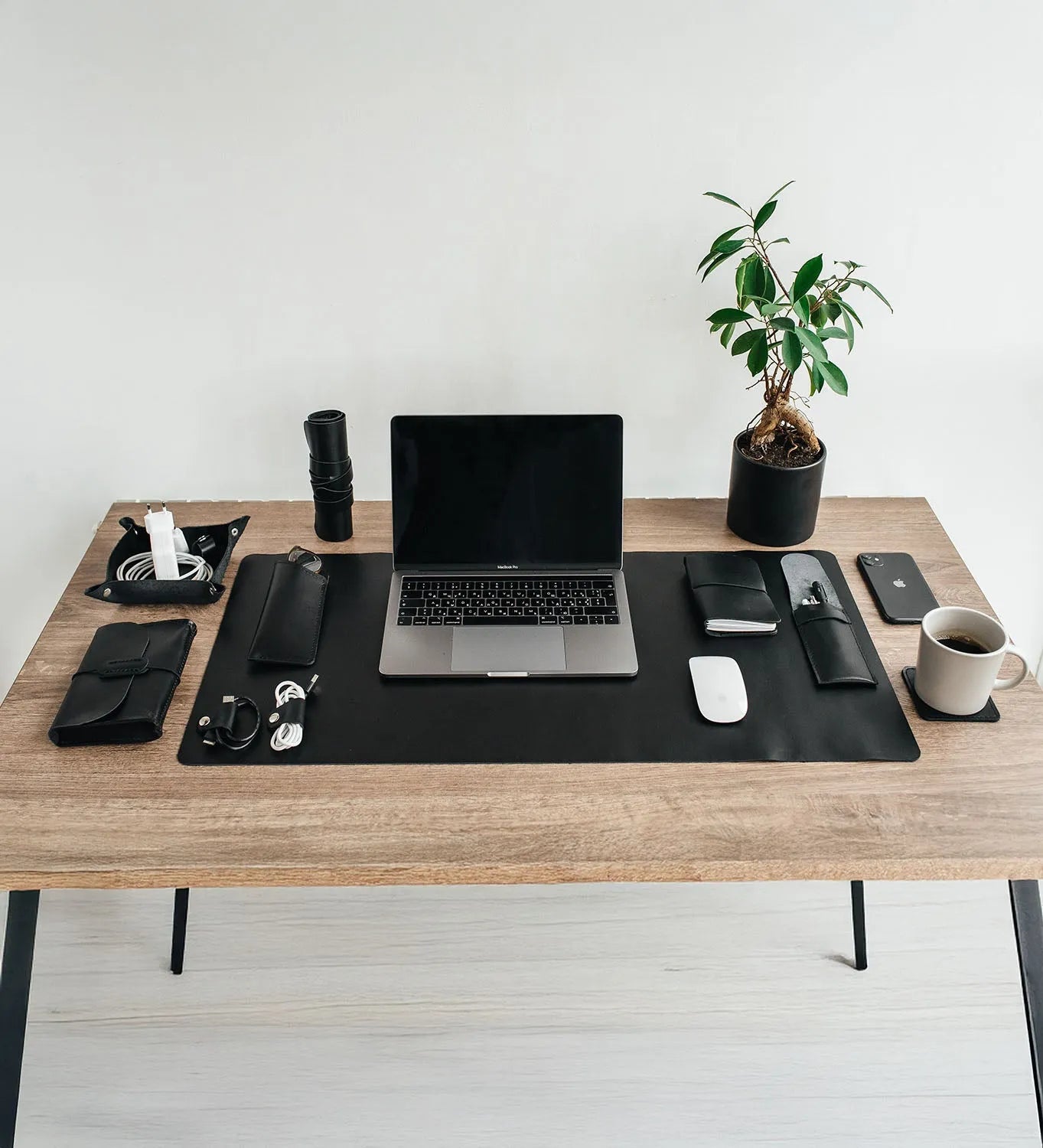 Premium Smooth Leather Desk Mat – Laptop & Mouse Surface