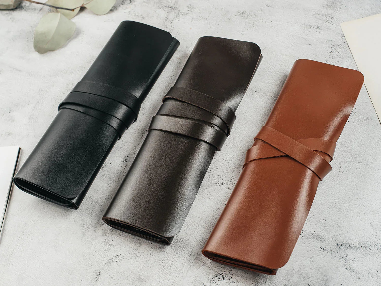 Smooth Leather Brush Roll – Compact Organizer for Brushes & Tools