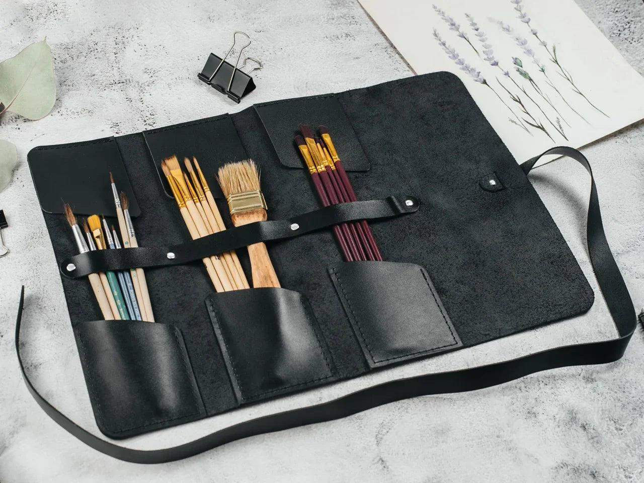 Smooth Leather Brush Roll – Compact Organizer for Brushes & Tools