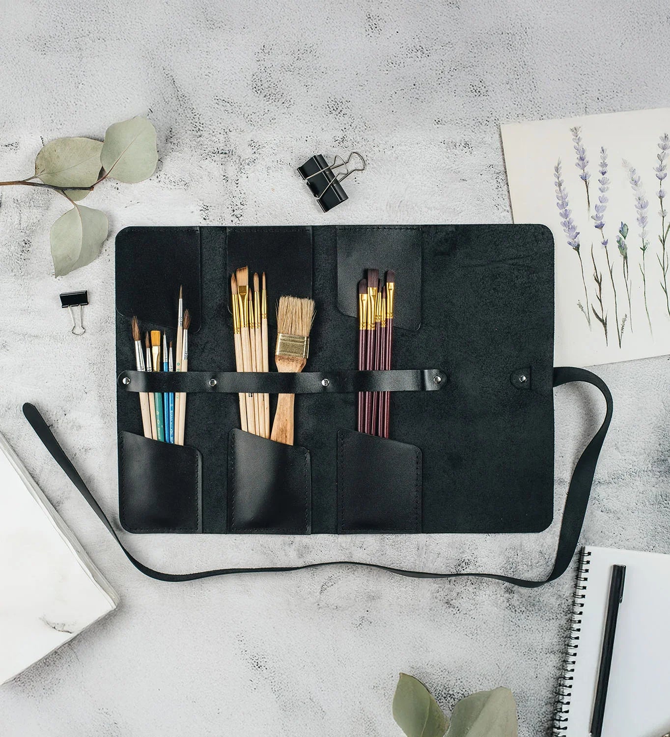 Smooth Leather Brush Roll – Compact Organizer for Brushes & Tools
