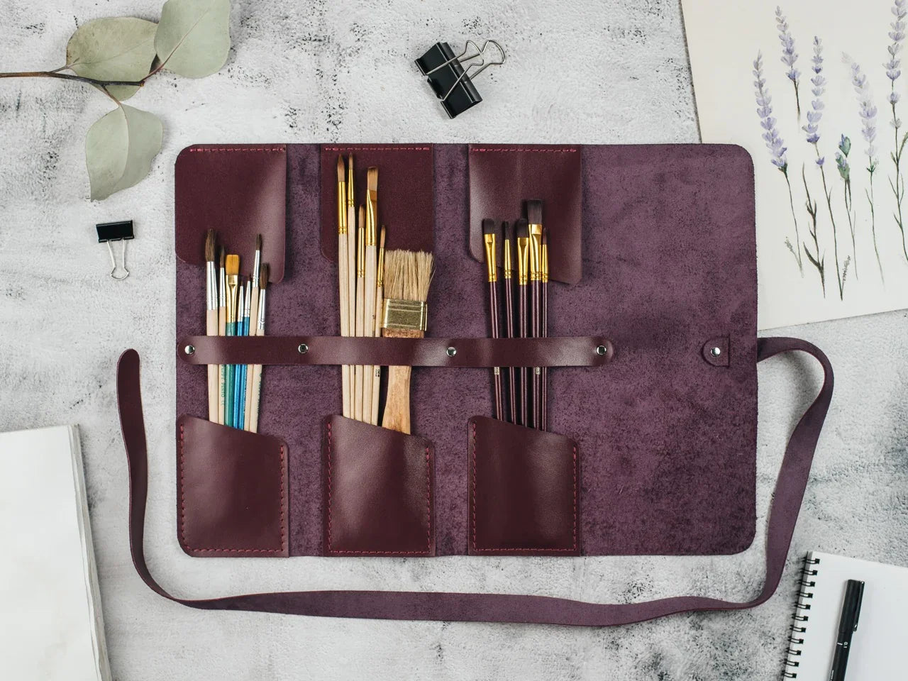 Smooth Leather Brush Roll – Compact Organizer for Brushes & Tools