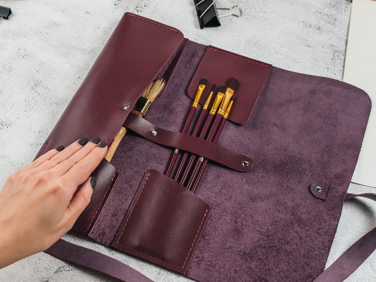 Smooth Leather Brush Roll – Compact Organizer for Brushes & Tools