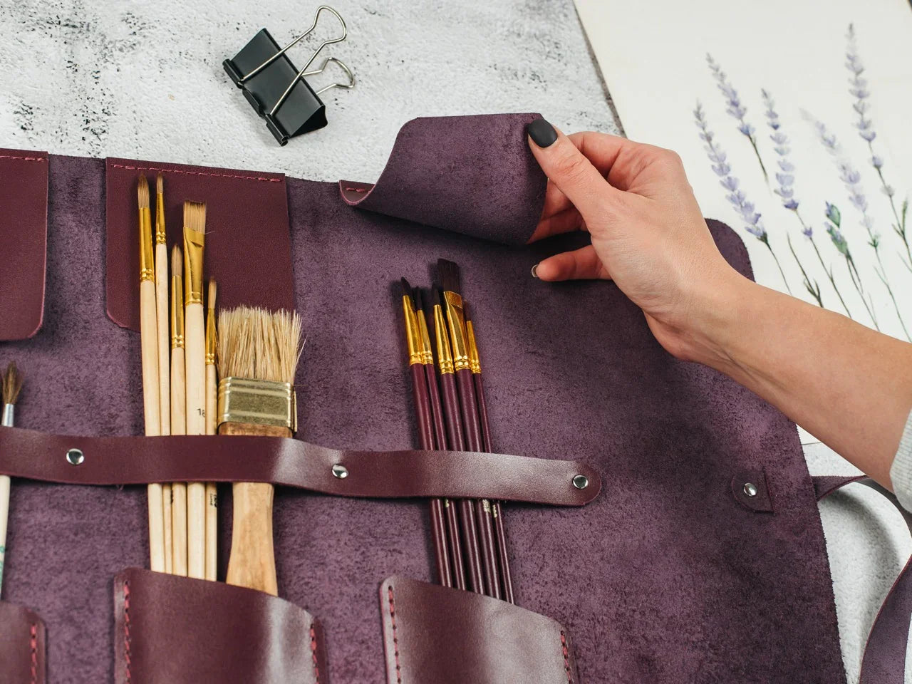 Smooth Leather Brush Roll – Compact Organizer for Brushes & Tools
