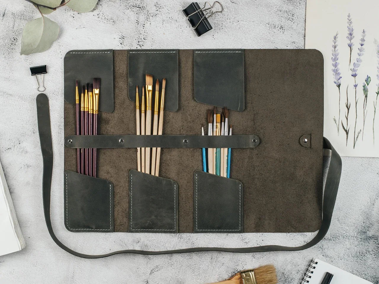 Leather Brush Roll Organizer – Waxed Matte Leather for Brushes & Tools