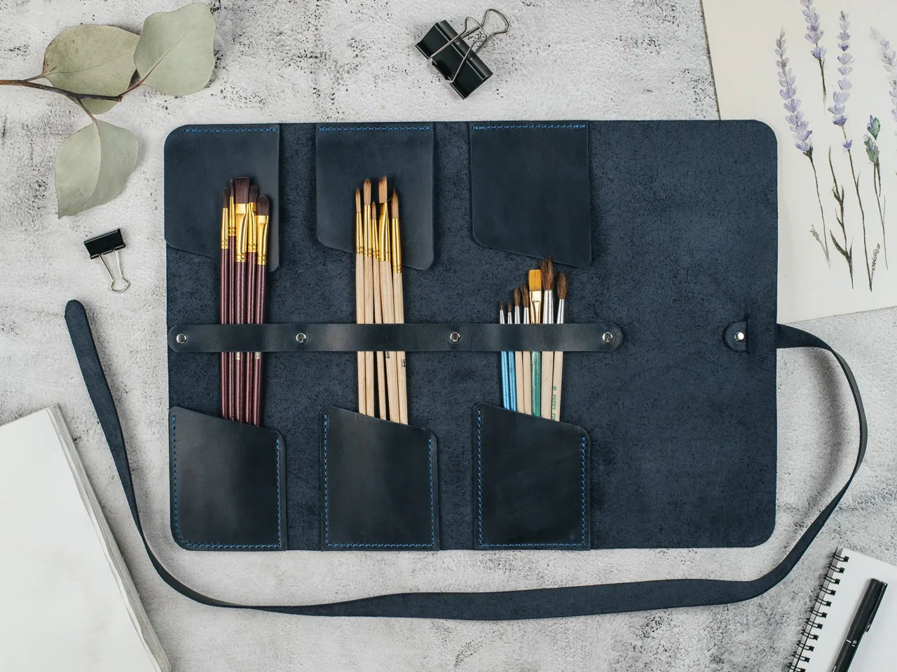 Leather Brush Roll Organizer – Waxed Matte Leather for Brushes & Tools