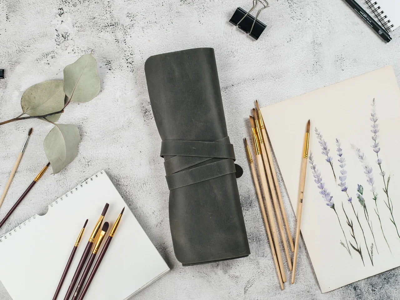 Leather Brush Roll Organizer – Waxed Matte Leather for Brushes & Tools