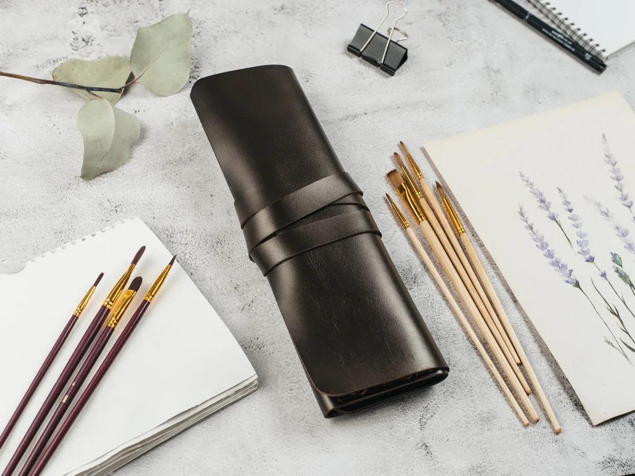 Smooth Leather Brush Roll – Compact Organizer for Brushes & Tools