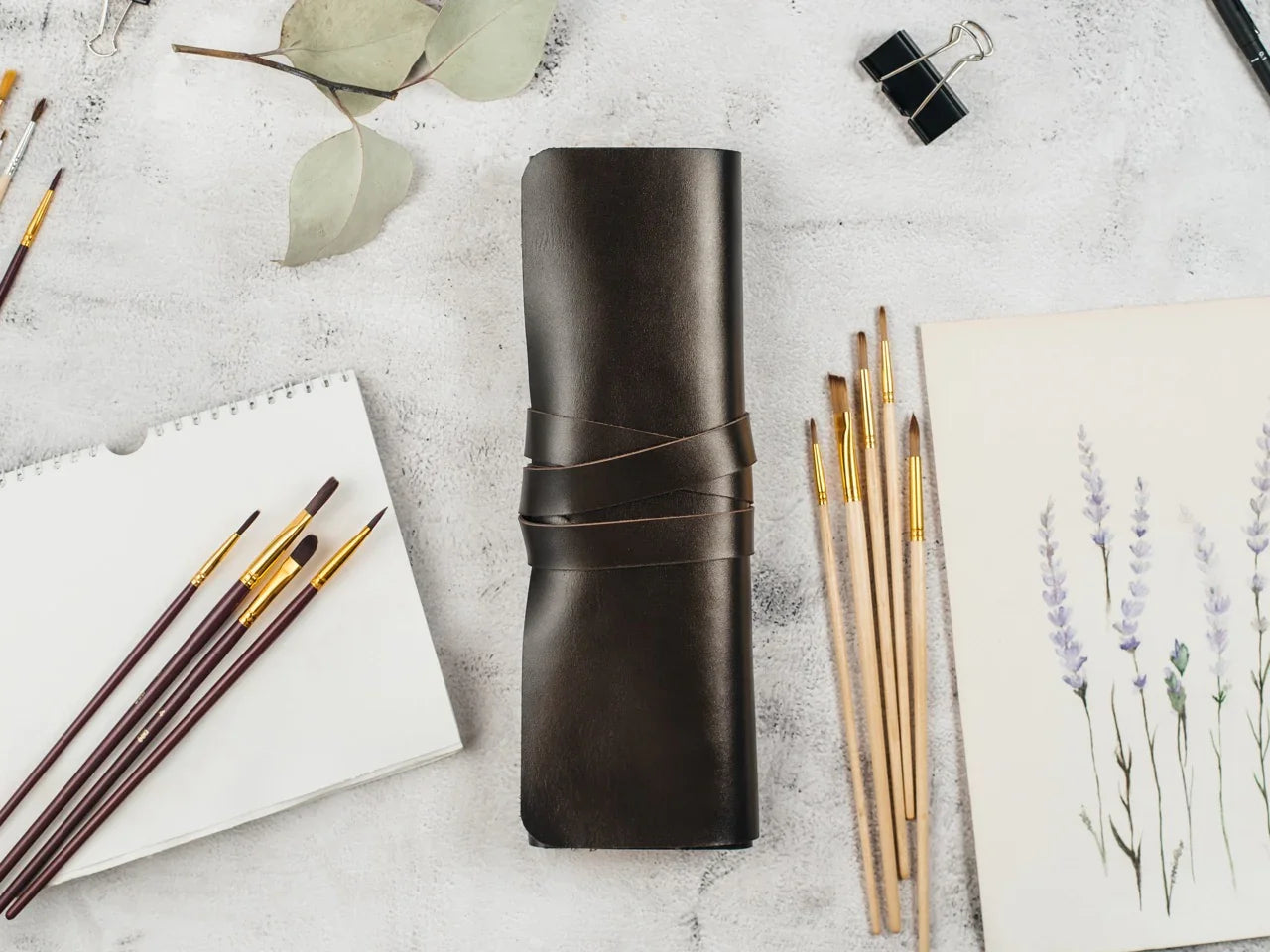 Smooth Leather Brush Roll – Compact Organizer for Brushes & Tools