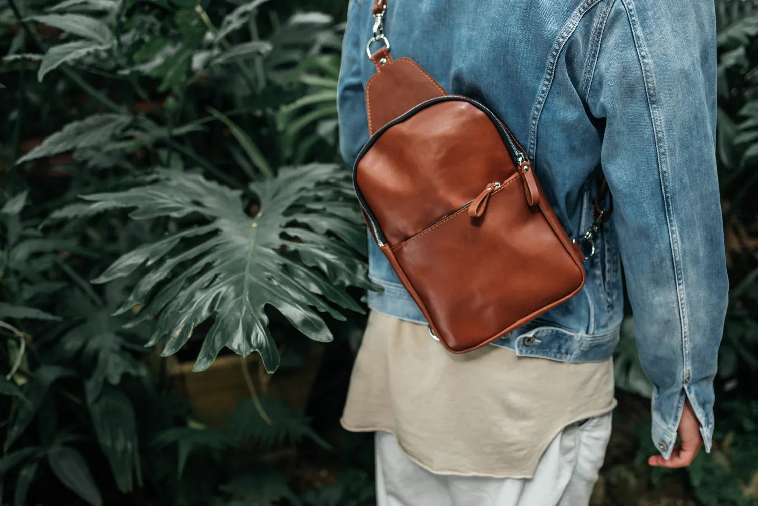 Smooth Leather Sling Bag – Everyday Men’s Crossbody