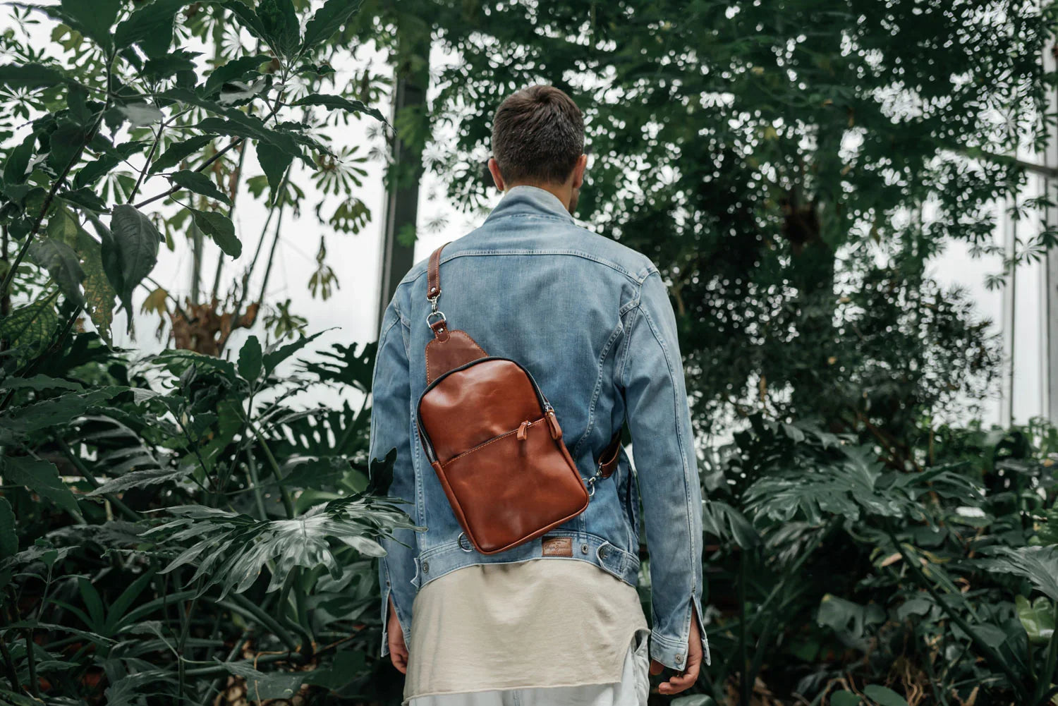 Smooth Leather Sling Bag – Everyday Men’s Crossbody
