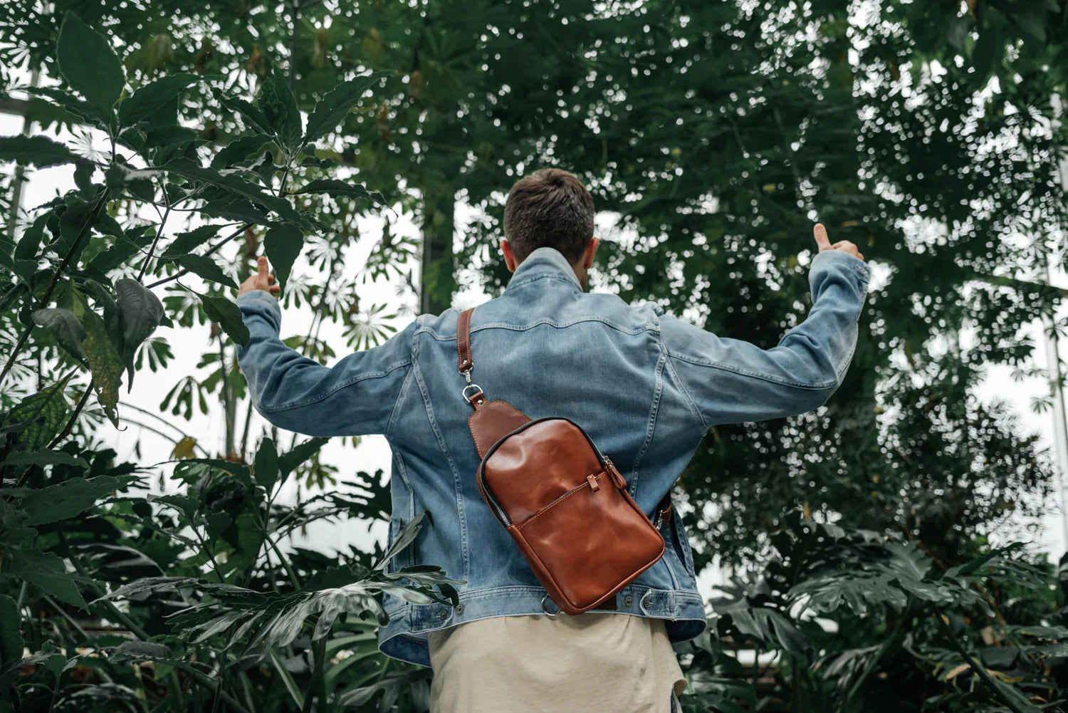 Smooth Leather Sling Bag – Everyday Men’s Crossbody