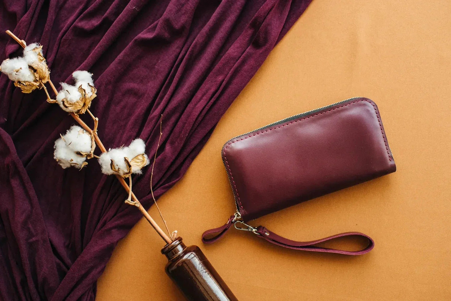 Leather Clutch Wallet – Zip Closure & Wrist Strap