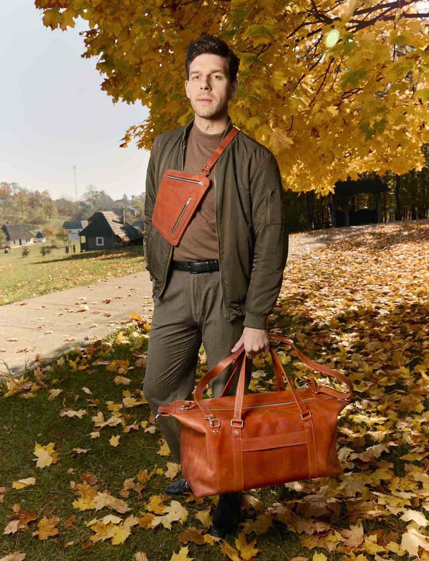 Handmade Distressed Leather Duffel – Travel Bag for Men | Stout M/L