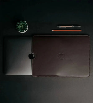 Sleek iPad Leather Case – Soft Wool Interior, Charging Slot | Flatcase