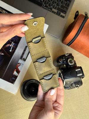 Leather SD Card Holder – 3-Slot Compact Organizer for Photographers