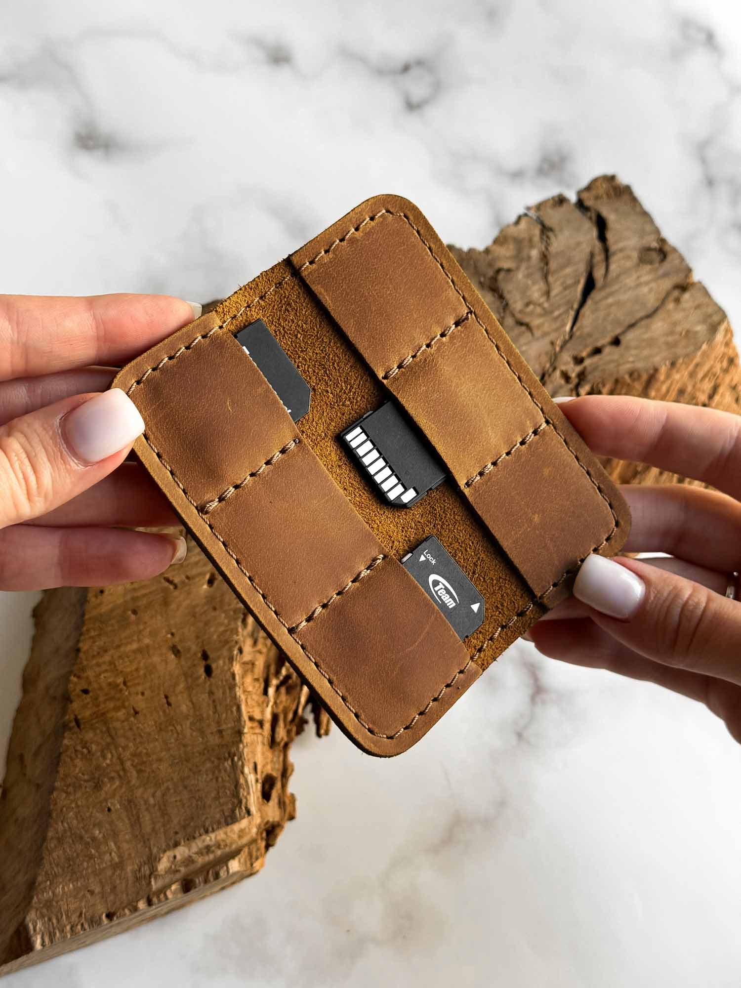 6-Slot SD Card Case – Durable Matte Leather Organizer for Photographers