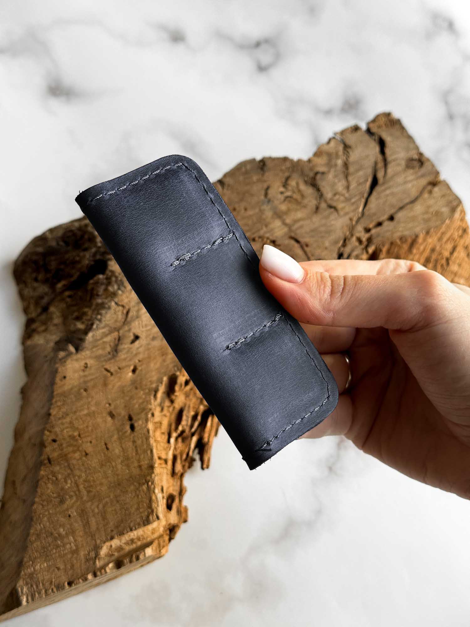 6-Slot SD Card Case – Durable Matte Leather Organizer for Photographers