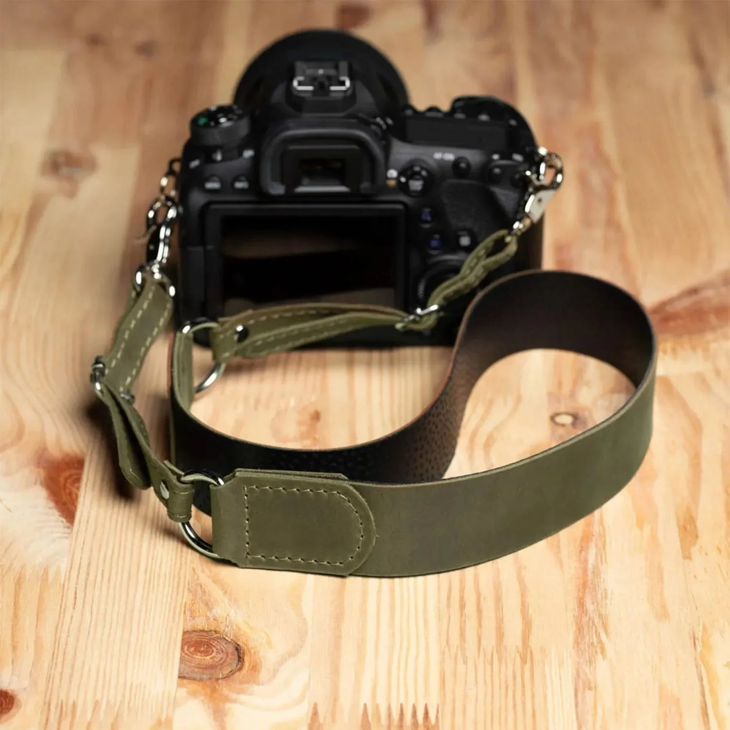 Distressed Leather Camera Strap – Quick Release & Secure Fit