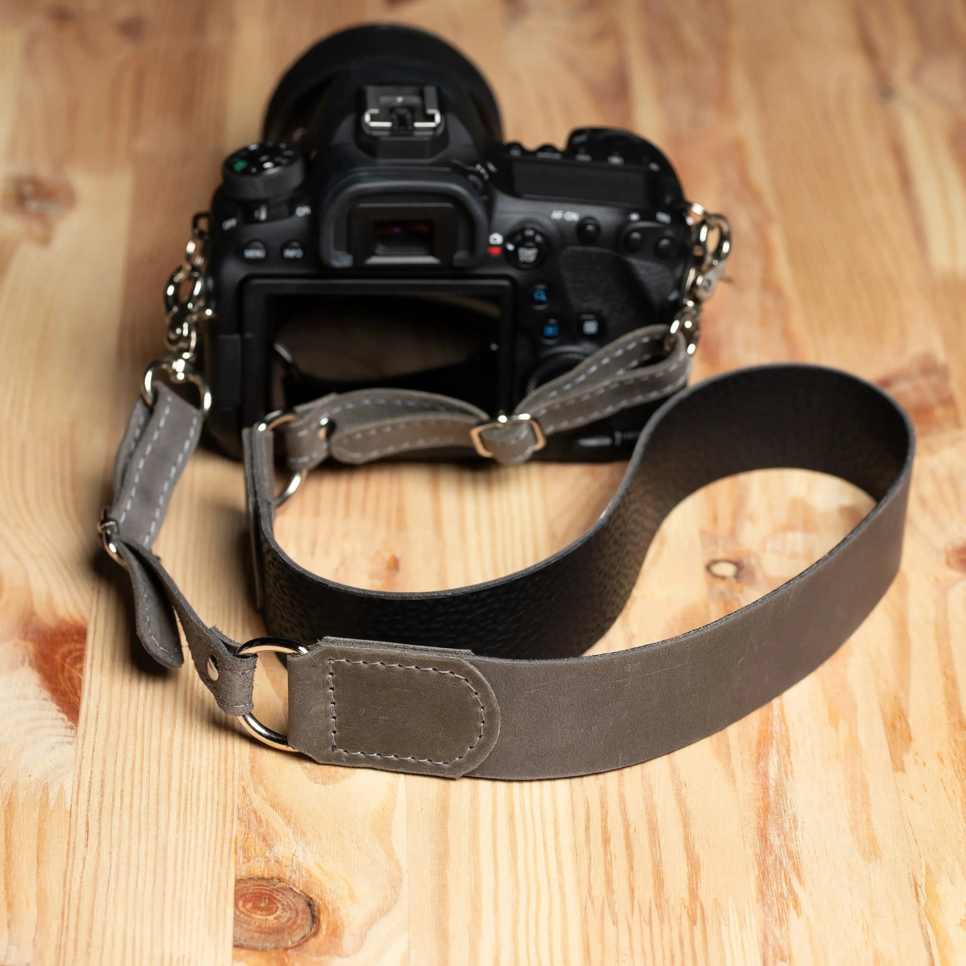 Distressed Leather Camera Strap – Quick Release & Secure Fit