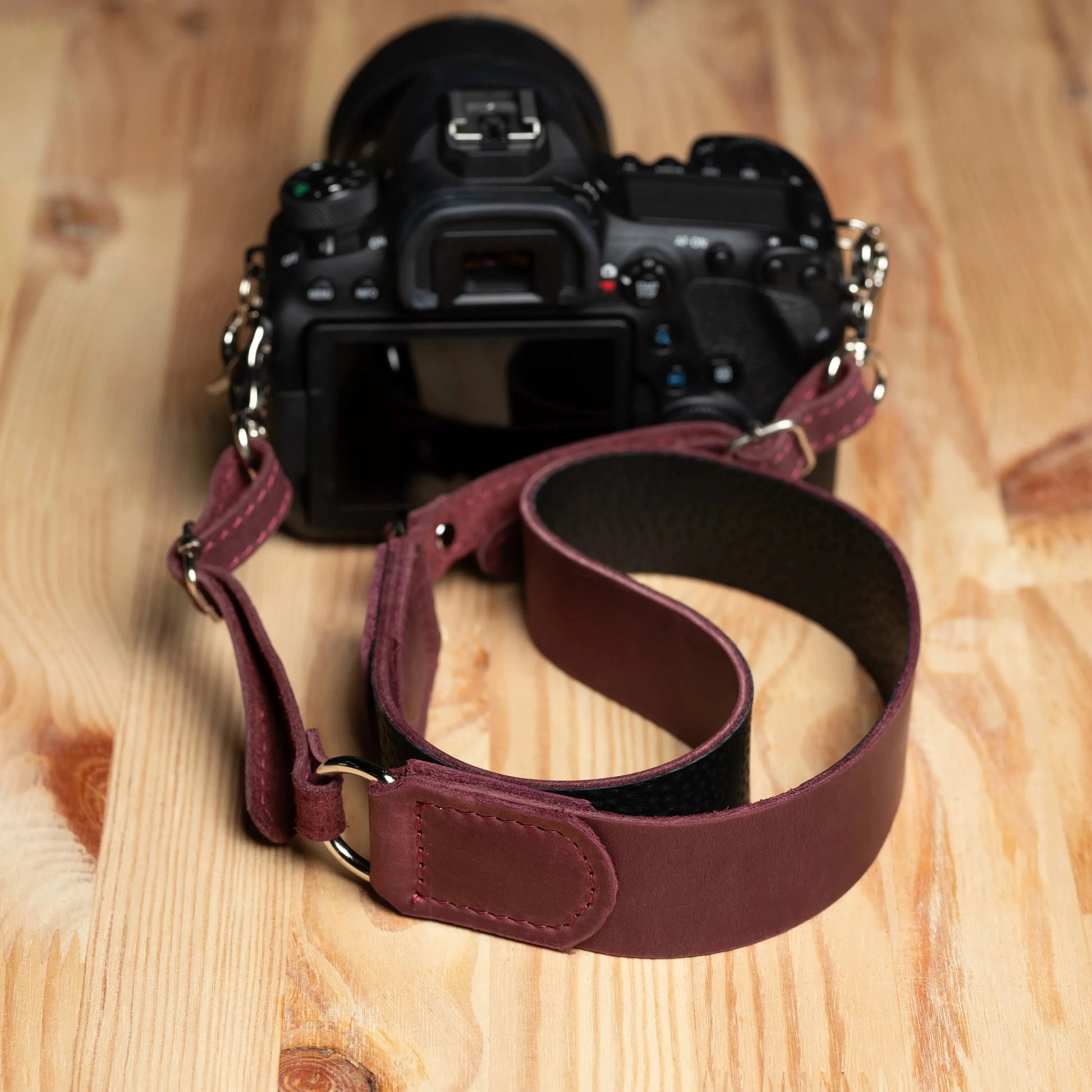 Distressed Leather Camera Strap – Quick Release & Secure Fit