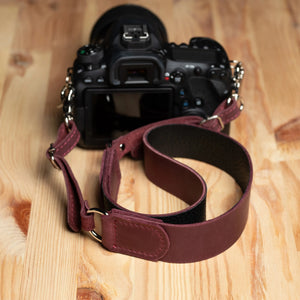 Distressed Leather Camera Strap – Quick Release & Secure Fit