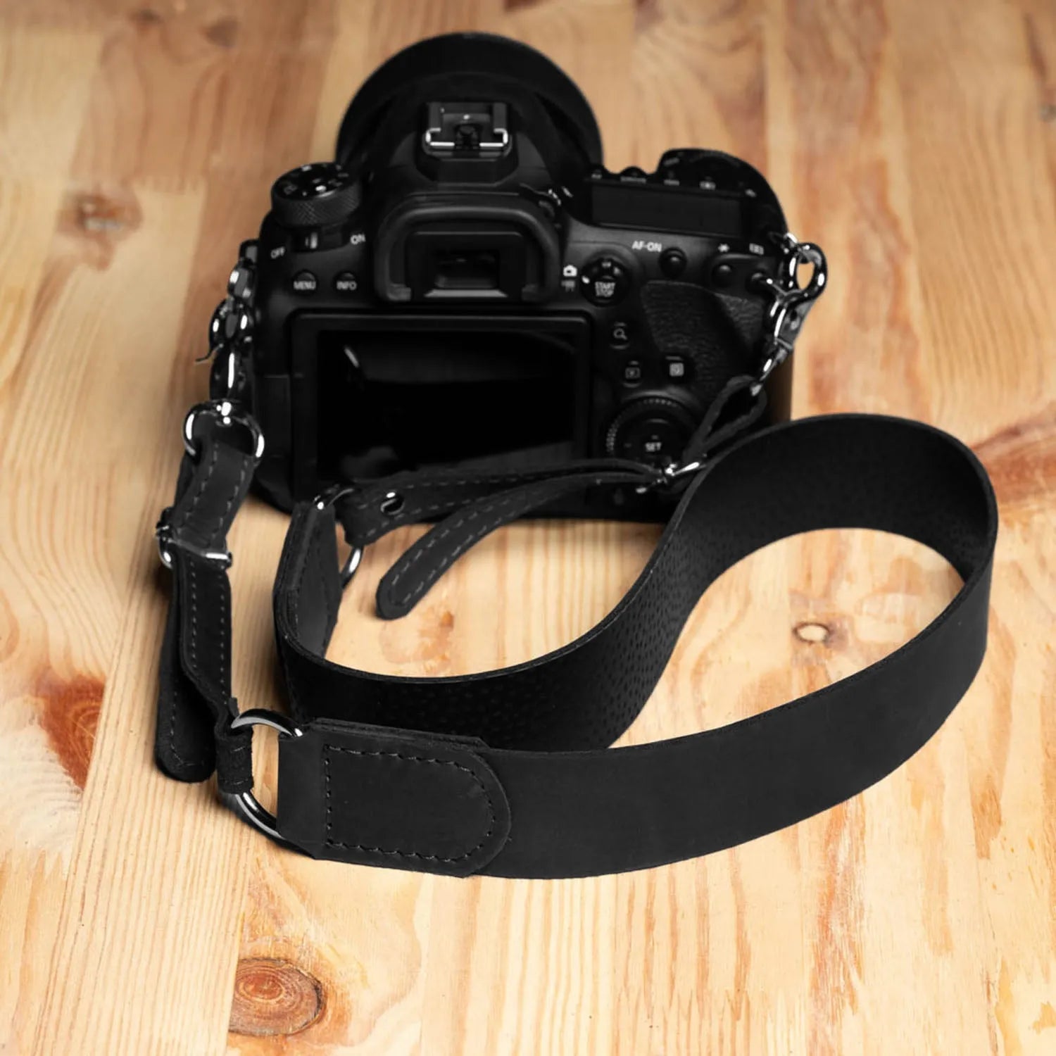 Distressed Leather Camera Strap – Quick Release & Secure Fit