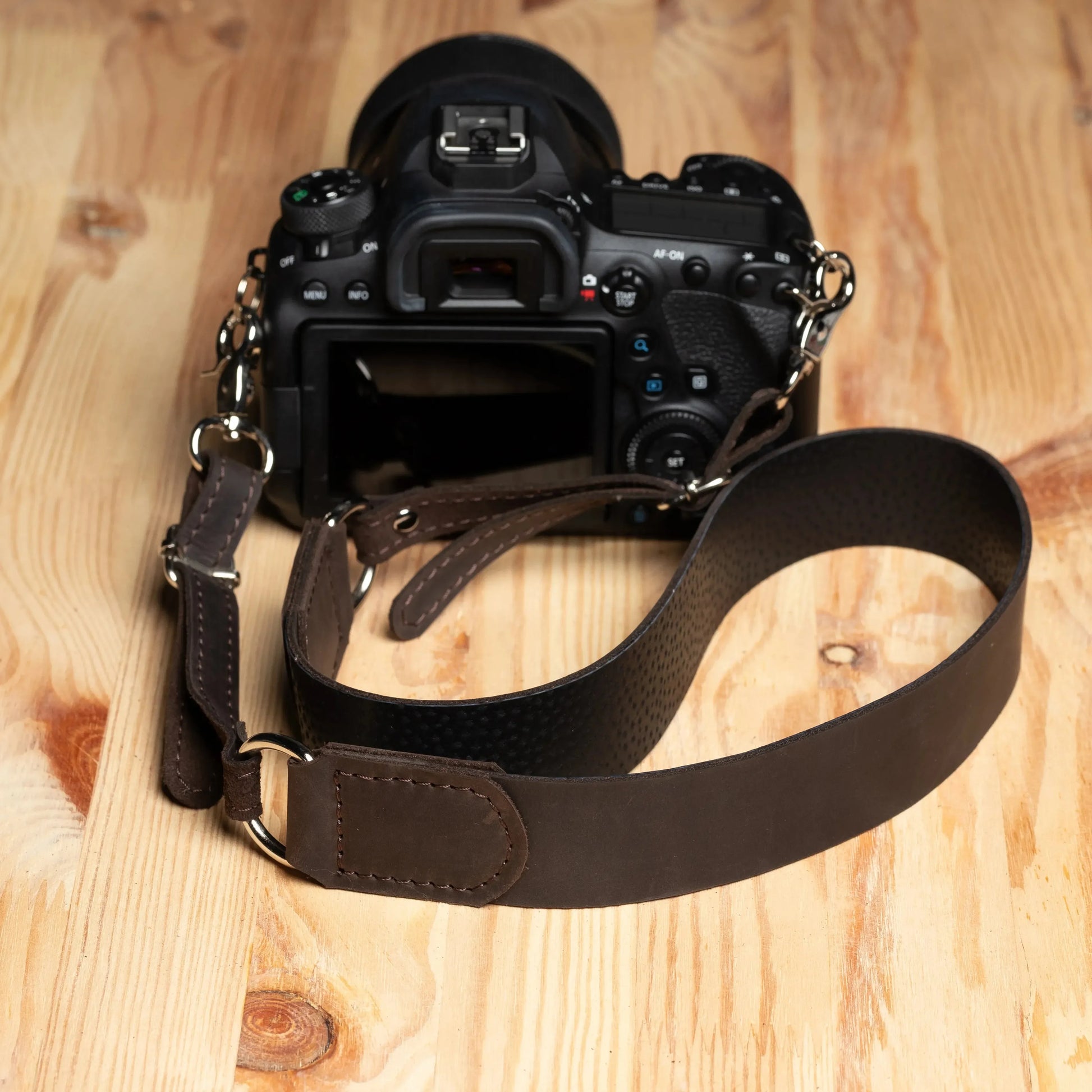 Distressed Leather Camera Strap – Quick Release & Secure Fit