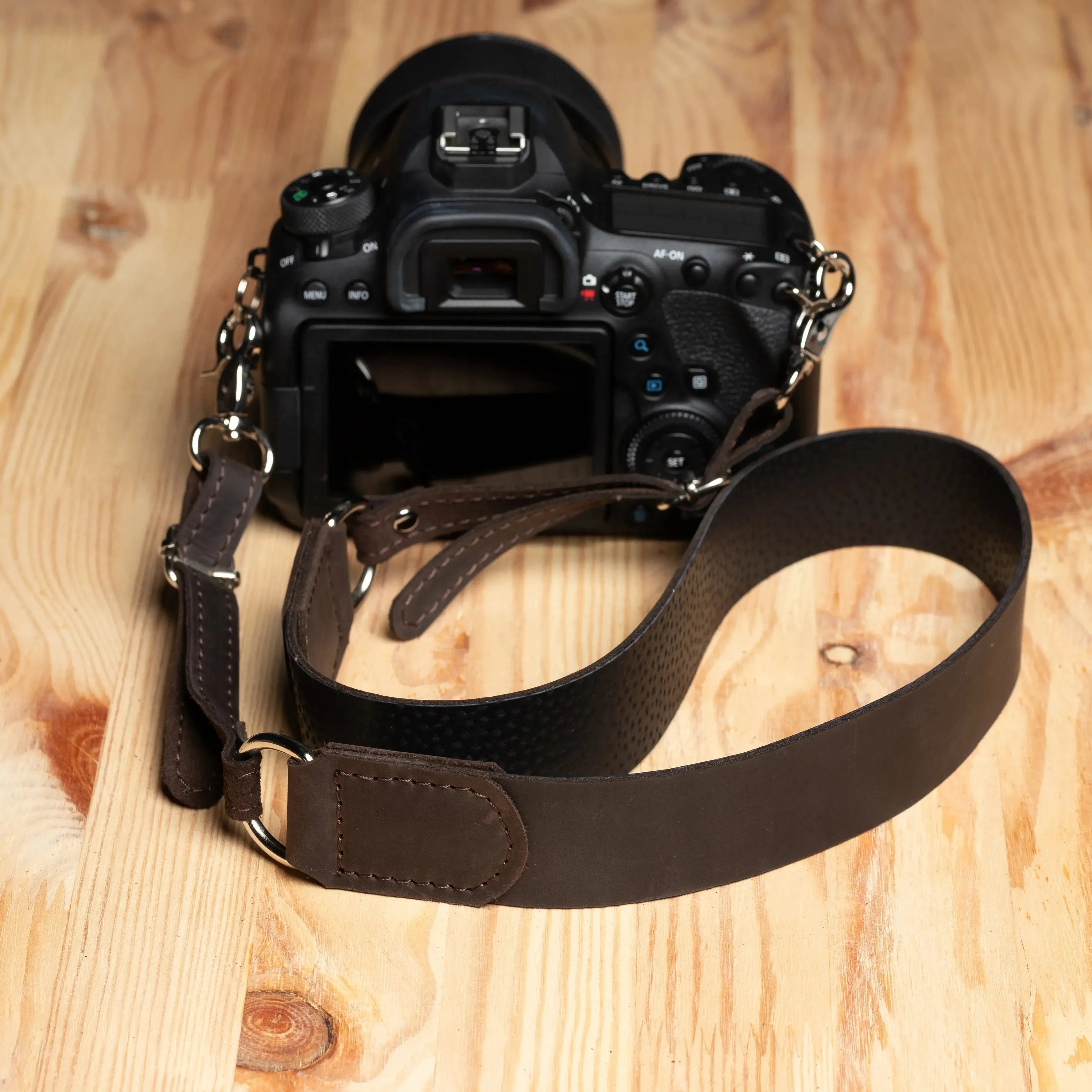 Distressed Leather Camera Strap – Quick Release & Secure Fit