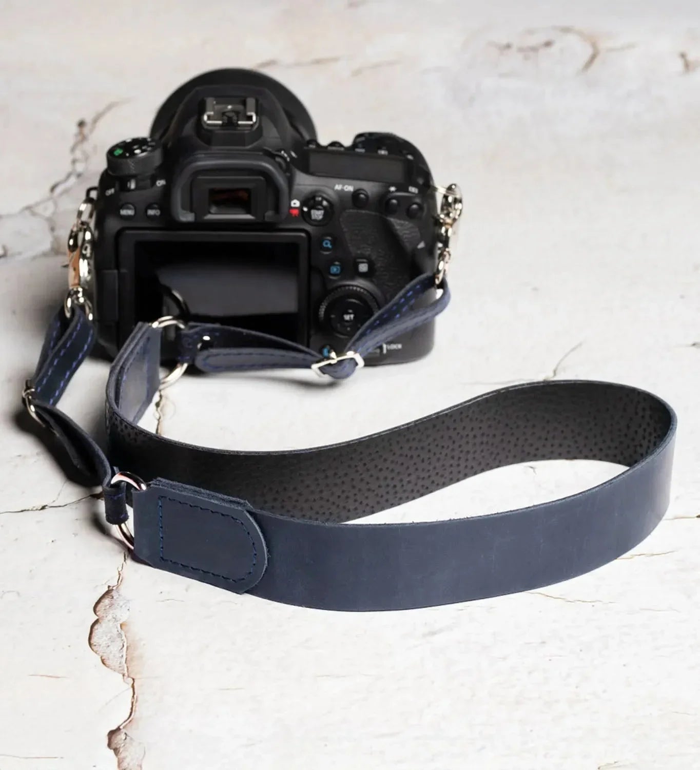 Distressed Leather Camera Strap – Quick Release & Secure Fit
