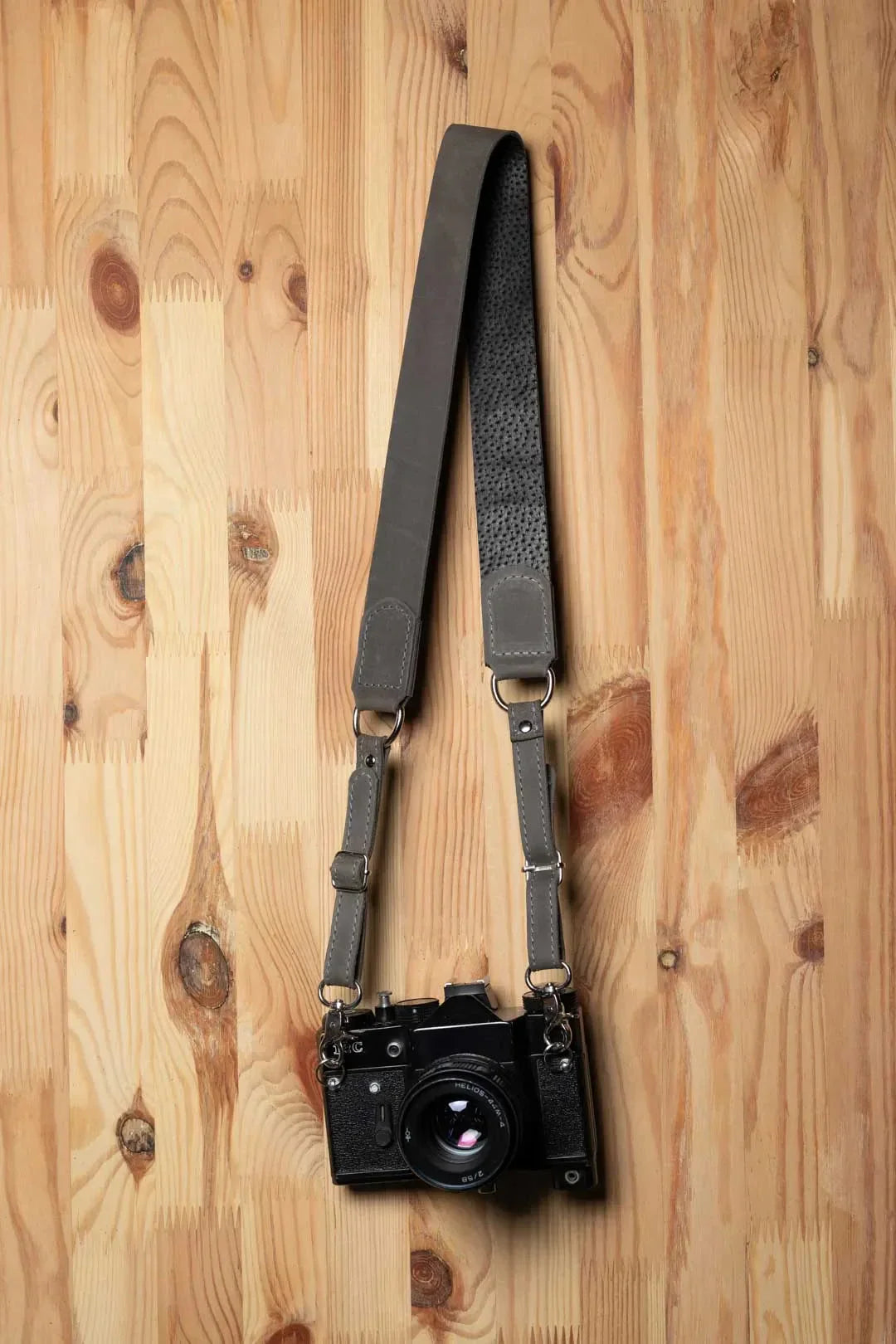 Distressed Leather Camera Strap – Quick Release & Secure Fit