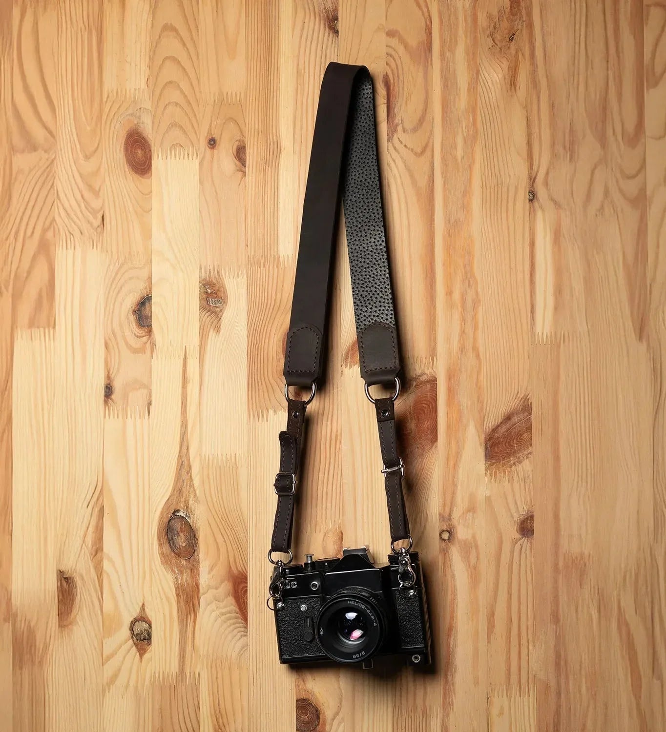 Distressed Leather Camera Strap – Quick Release & Secure Fit