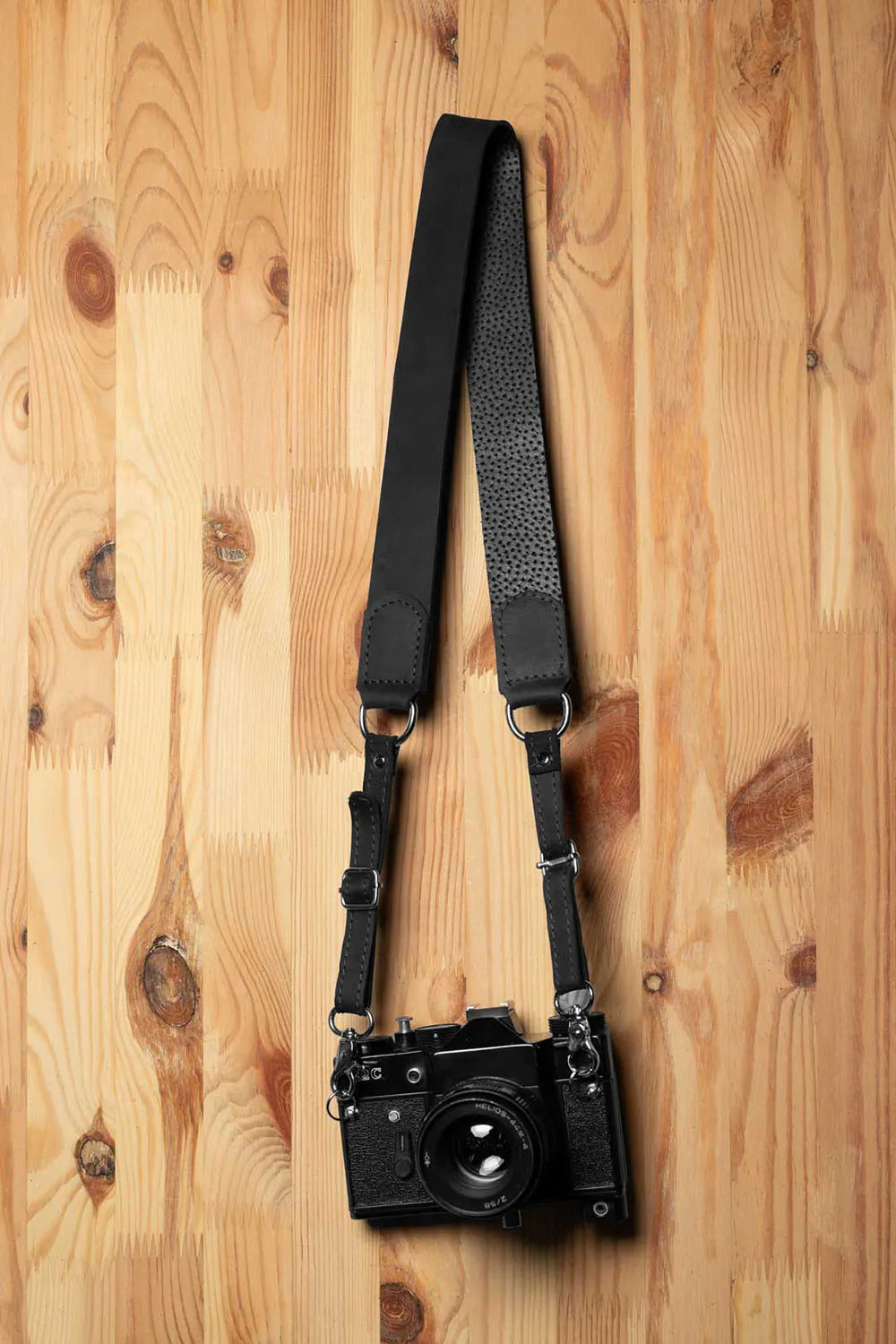Distressed Leather Camera Strap – Quick Release & Secure Fit