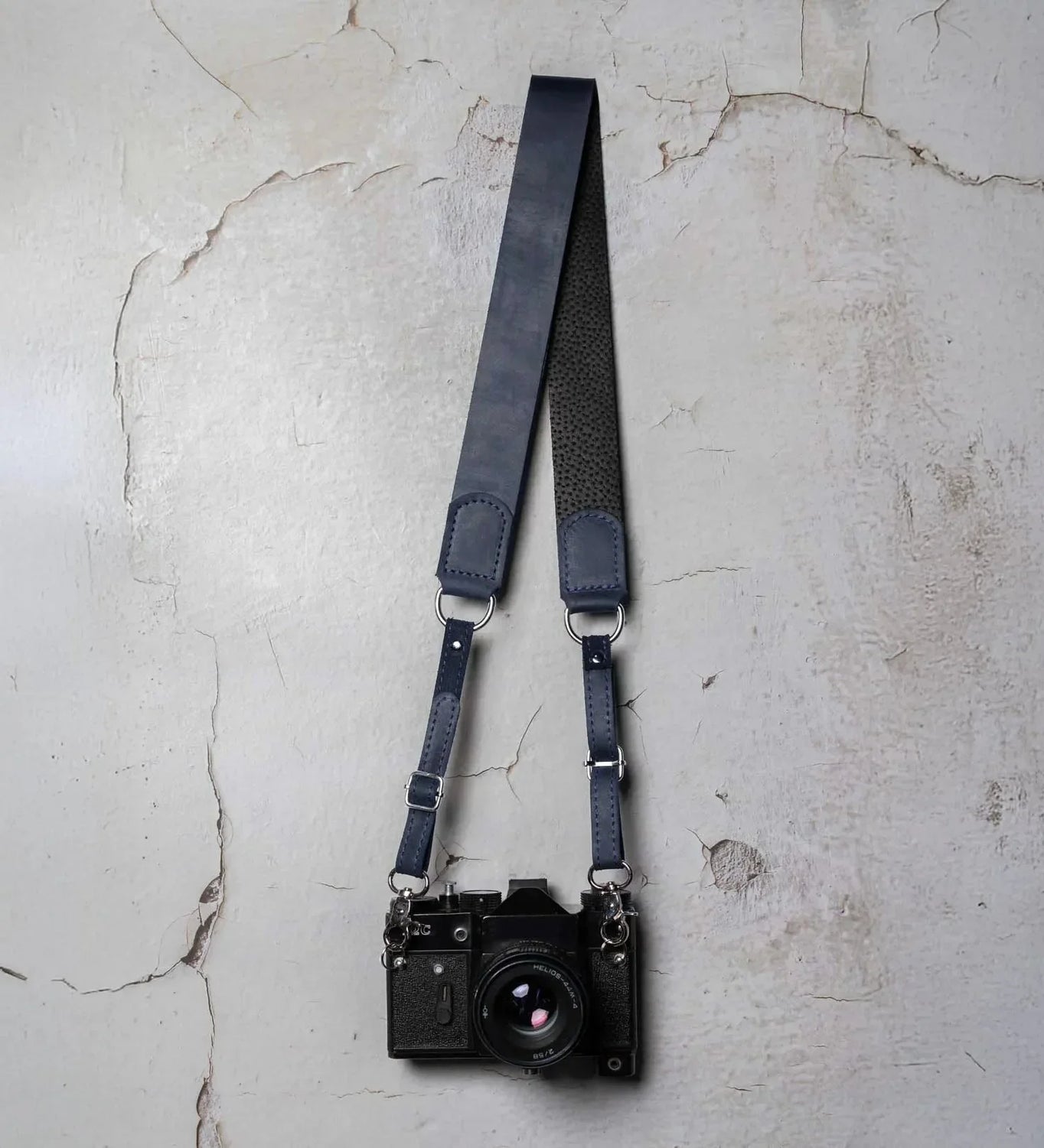 Distressed Leather Camera Strap – Quick Release & Secure Fit